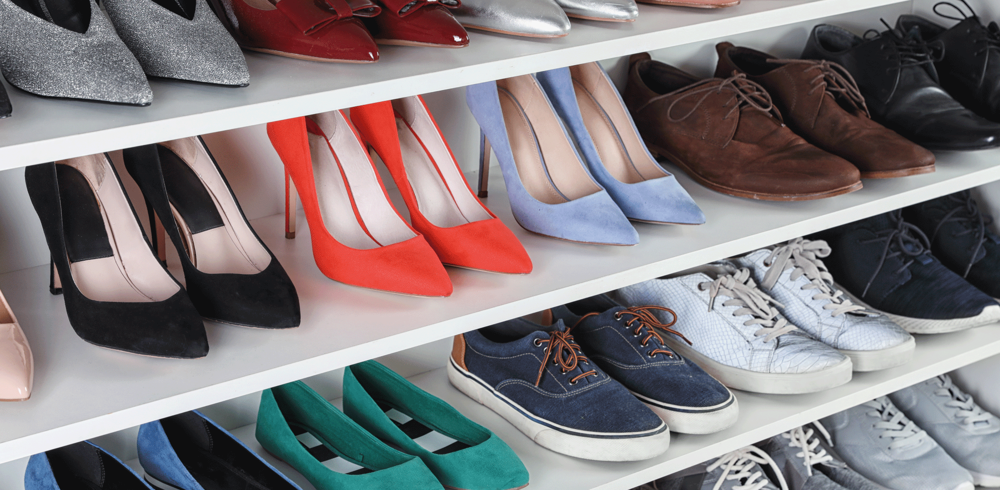 61 idées & astuces pour le rangement des chaussures  Idee rangement  chaussure, Rangement chaussures, Dressing sous combles