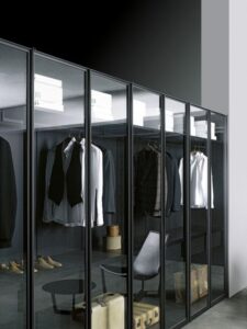 Armoire vitrée pour vêtements