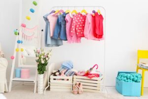 Dressing chambre d'enfant avec portant