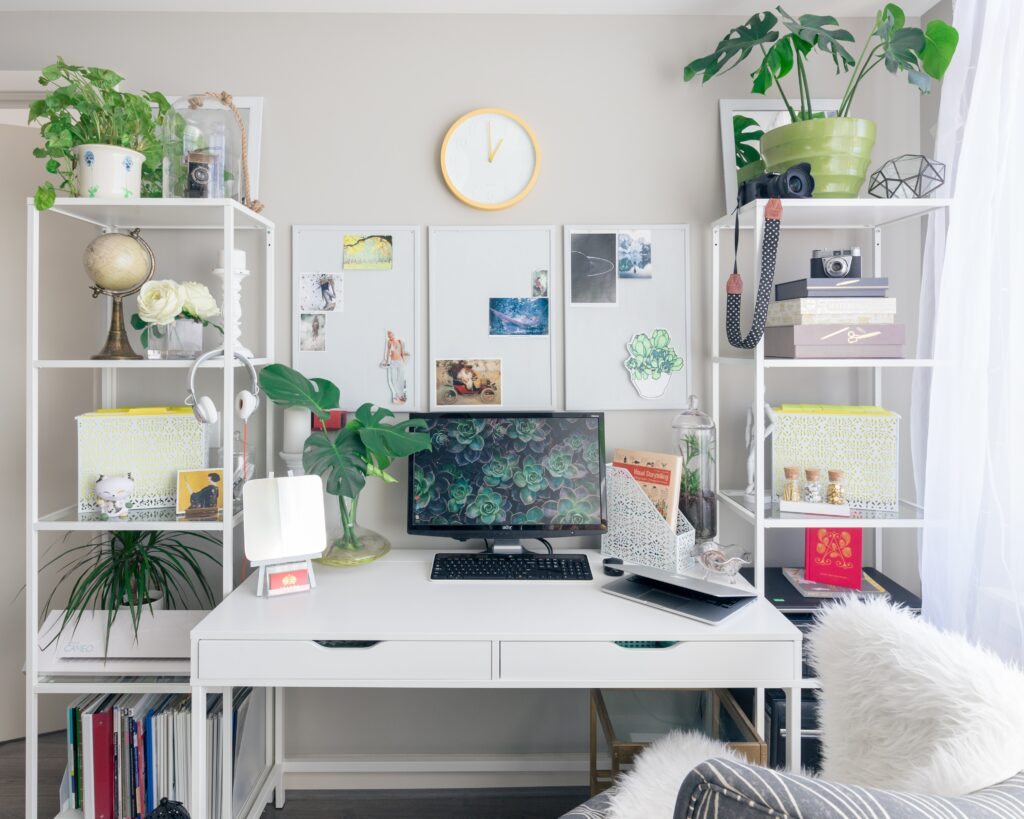 Etagere avec bureau intégré blanc et bleu