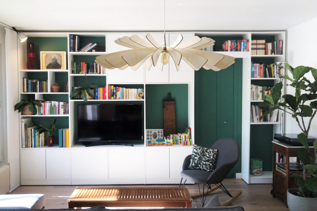 meuble télé bibliothèque sur mesure moderne blanc suspension lumineuse